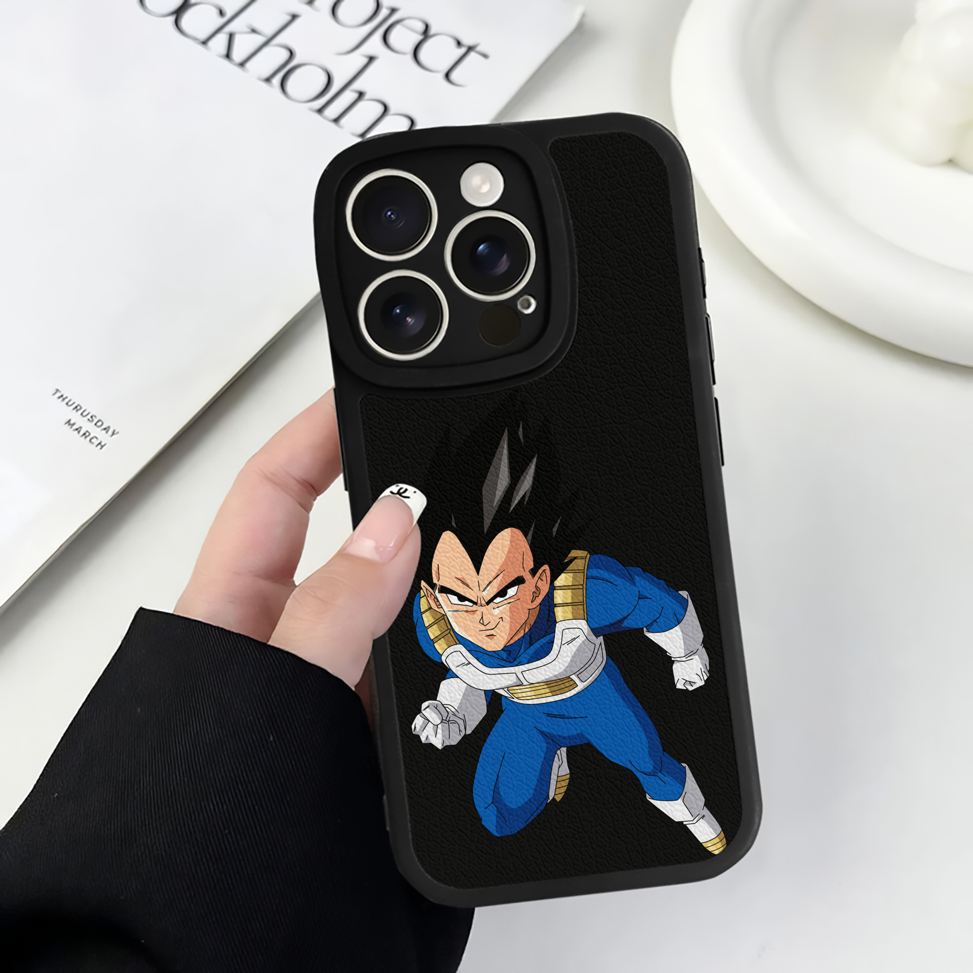 （画像用） ドラゴンボール ベジータ四世（Bejīta Yonsei）DRAGON BALL Vegeta IV 【iPhone 16シリーズ対応】シリコンスマホケース（レザー調） 材質：シリコン